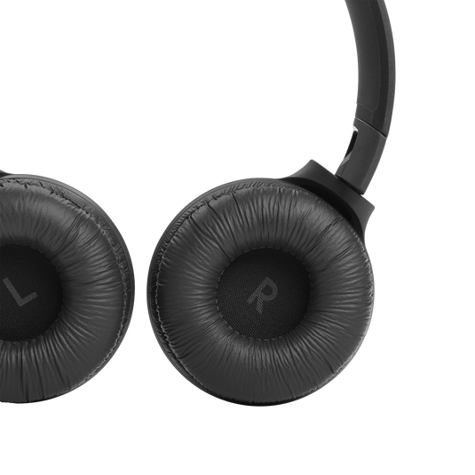 JBL Tune 510BT - Black - Wireless on-ear headphones - Detailshot 2 image number null